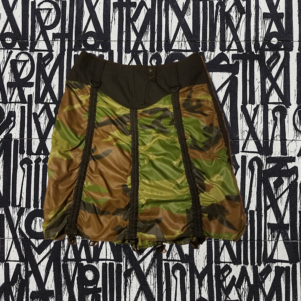 🚫SOLD🚫2003 Camo adjustable parachute Skirt